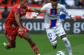 亚博-包含Doinb迎来十二赛季高光表现，巴黎圣日耳曼球迷沸腾！的词条