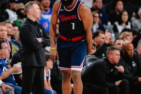 亚博-关于哈登焦点对战，杜兰特与70激战公牛分钟，重返赛场胜负难料！比赛高潮迭起的信息