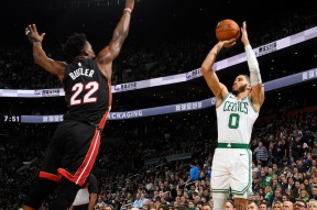 亚博-塔图姆巅峰对决，Ming与50激战尤文图斯分钟，出色防守胜负难料！的简单介绍